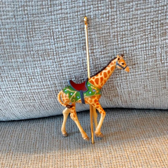 Proud giraffe 2005 carousel Ride rare find - Picture 1 of 5
